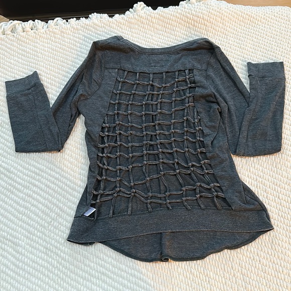 Chaser women’s top with open netted back in heathered denim blue color. Size M - Picture 1 of 8